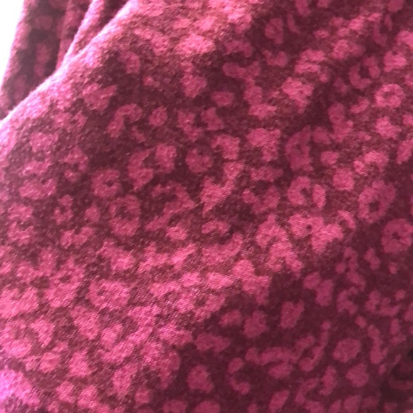 Old Navy Pink Leopard Print long sleeve - Picture 2 of 2